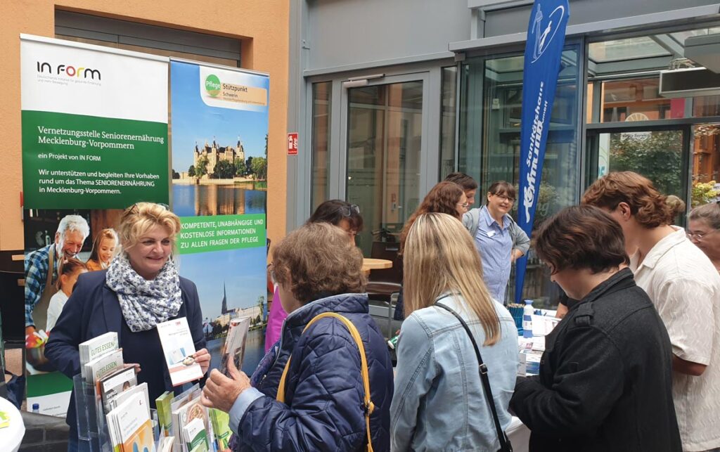 Simone Gladasch am Infostand